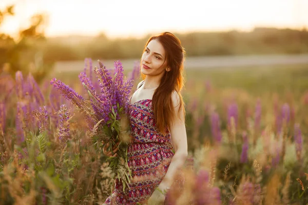 Beautiful Girl Lupine Field Girl Holding Bouquet Lupines — Stock Photo, Image