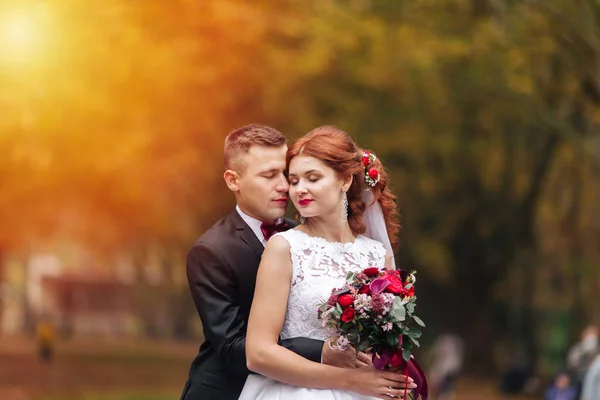 Europees Gelukkig Romantisch Paar Vieren Hun Huwelijk — Stockfoto