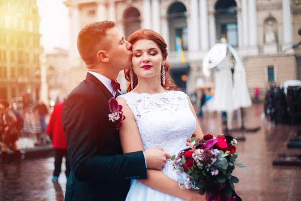 Fabuleux Romantique Jeune Couple Prévoyant Attraper Soleil — Photo