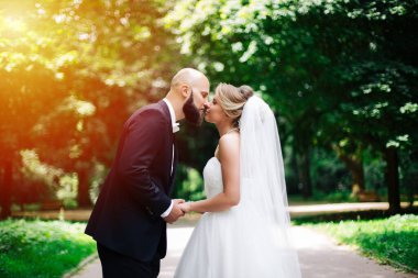 hippi düğünü, güzel bir çift, düğün günü, yaz.