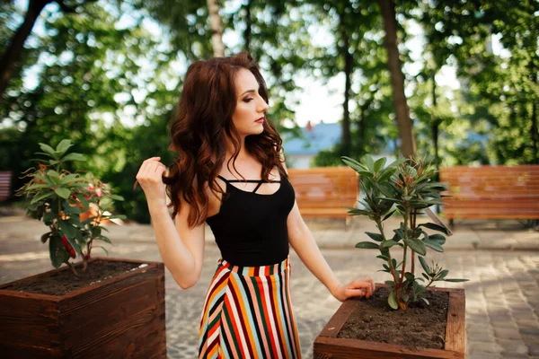 Schöne Mädchen Die Frühling Auf Der Straße Laufen Junge Frau — Stockfoto