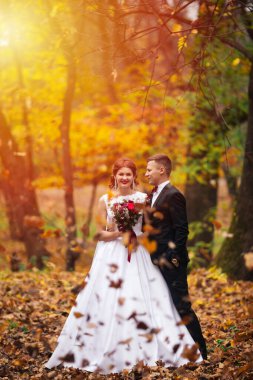 Mutlu gelin ve damat düğünlerinde.