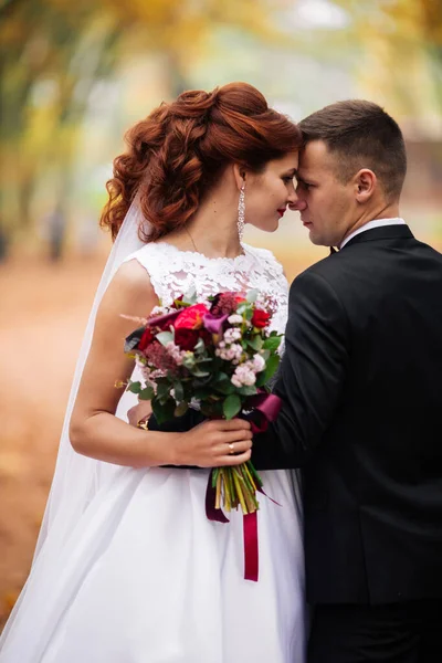 Sensual Portrait Young Couple Wedding Photography Outdoors — Stock Photo, Image