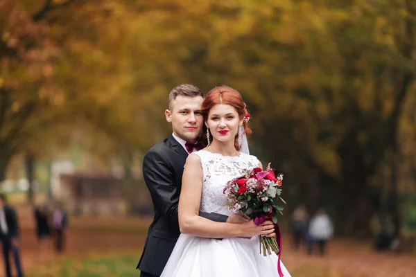 Europeo Felice Coppia Romantica Che Celebra Loro Matrimonio — Foto Stock