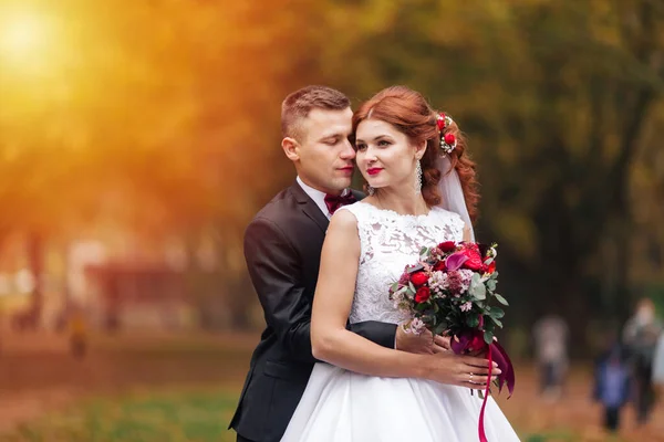 素晴らしいカップルの非常に美しい結婚式 結婚式の日 — ストック写真