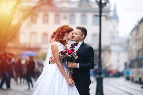 Portrait Ensoleillé Couple Heureux Extérieur Dans Des Endroits Naturels Coucher — Photo