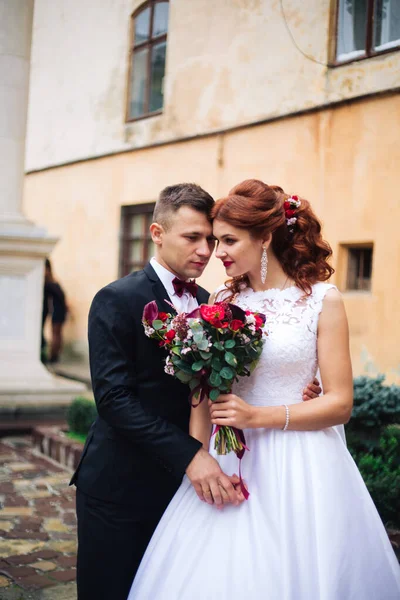 Europeu Feliz Casal Romântico Celebrando Seu Casamento — Fotografia de Stock