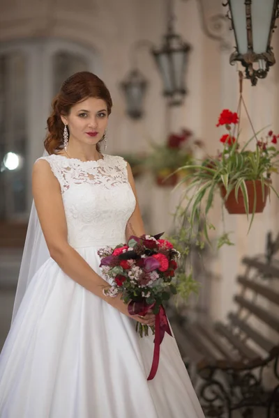 Портрет Красивой Невесты Окна — стоковое фото
