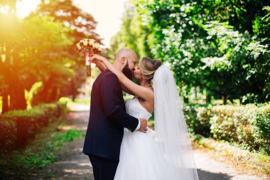 Sakallı kel gelin, güzel çift, düğün günü, yaz.