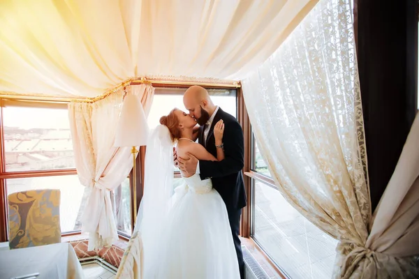 Bella Coppia Bionda Loro Giorno Del Matrimonio — Foto Stock