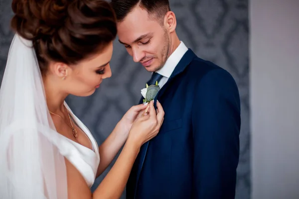 Casal Casamento Sorrindo Incrível Bonita Noiva Noivo Elegante — Fotografia de Stock