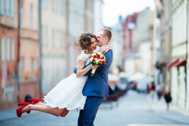 Açık havada düğün dansı mı? Dansçılar uçmayı sever.