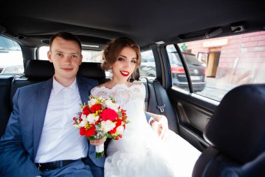 Mutlu bir çift. Düğün fotoğrafı. Çift birbirine aşık..