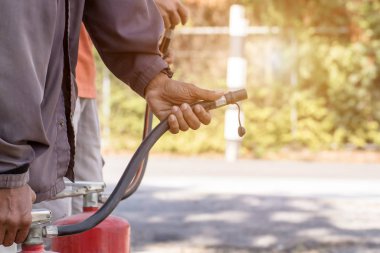 İtfaiyeci eğitimi, Eğitmen eğitimi nasıl bir yangın extin kullanmak için