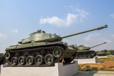 Askeri Tank açık gökyüzü altında müzede, açık gösteri