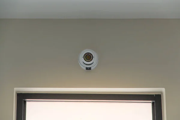 Una Telecamera Cctv Parete All Interno Dell Edificio Gli Orologi — Foto Stock