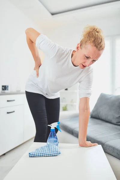 Injury while cleaning the house and doing daily housework. — Stock Photo, Image