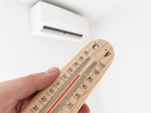 Термометр и измерение температуры с современным кондиционированием воздуха
 