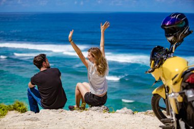 Çift kollu geniş açık okyanus zevk / deniz manzaralı.