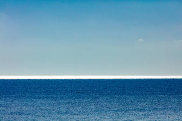 Exotische blaue tropische Ozeane / Meer tropische Landschaft. — Stockfoto