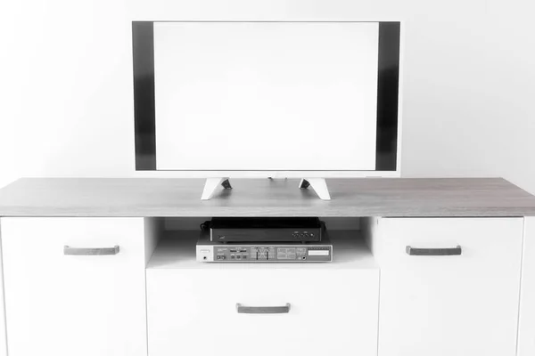 TV with white screen on a stand in the room. — Stock Photo, Image