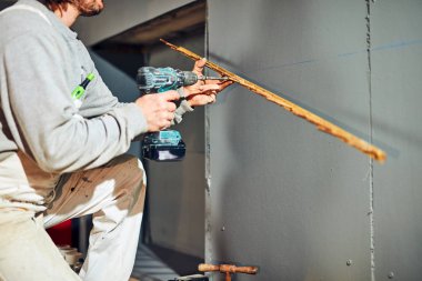 Tamirci iç dekorasyon, tadilat ve tadilat.