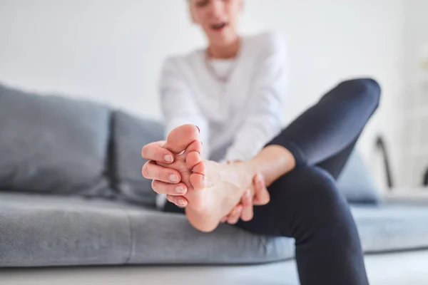 Probleme mit Füßen, Gelenken, Beinen und Knöcheln. — Stockfoto