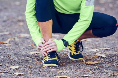 Doğa / açık havada egzersiz sırasında koşu sakatlığı.