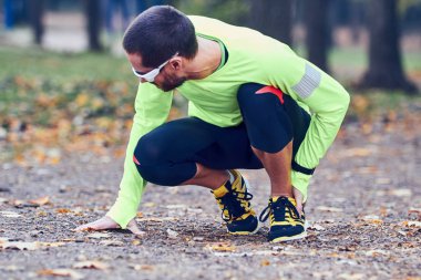 Doğa / açık havada egzersiz sırasında koşu sakatlığı.