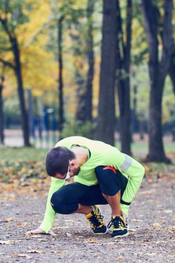 Doğa / açık havada egzersiz sırasında koşu sakatlığı.