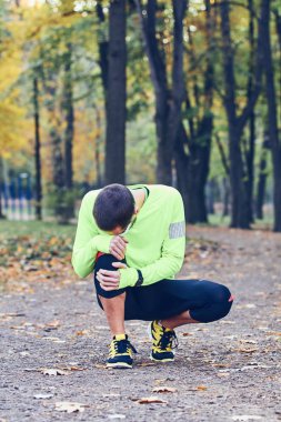 Doğa / açık havada egzersiz sırasında koşu sakatlığı.