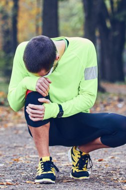 Doğa / açık havada egzersiz sırasında koşu sakatlığı.