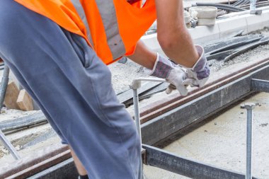 İnşaat işçisi için ağır bir iş..