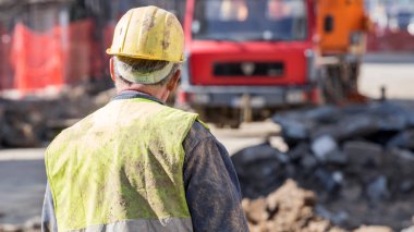 İnşaat işçisi için ağır bir iş..