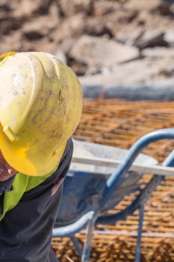 İnşaat işçisi için ağır bir iş..