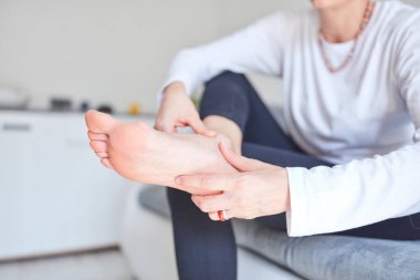 Ayak, eklemler, bacak ve ayak bilekleri ile ilgili sorunlar.