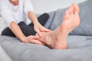 Ayak, eklemler, bacak ve ayak bilekleri ile ilgili sorunlar.