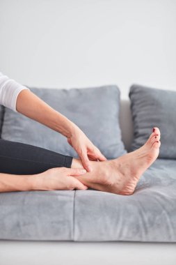 Ayak, eklemler, bacak ve ayak bilekleri ile ilgili sorunlar.