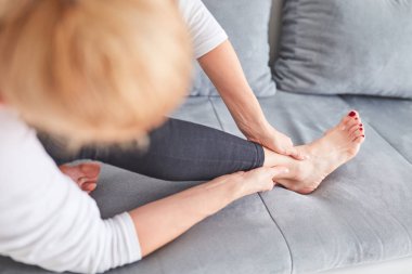 Ayak, eklemler, bacak ve ayak bilekleri ile ilgili sorunlar.