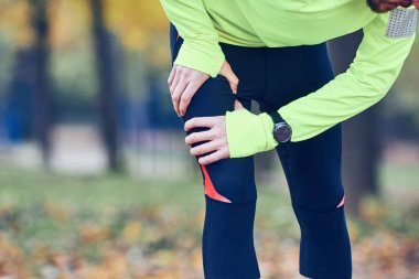 Doğa / açık havada egzersiz sırasında koşu sakatlığı.