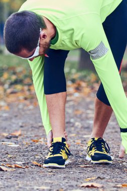 Doğa / açık havada egzersiz sırasında koşu sakatlığı.
