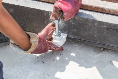 İnşaat işçisi için ağır bir iş..