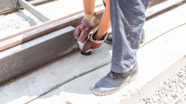 İnşaat işçisi için ağır bir iş..