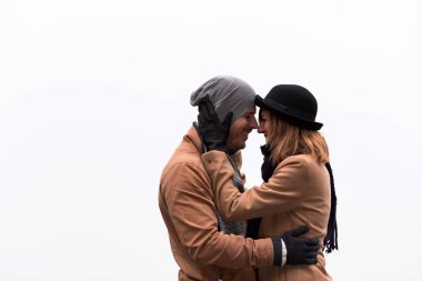 Çiftler güzel sonbahar ve kış zamanlarının tadını çıkarıyorlar..