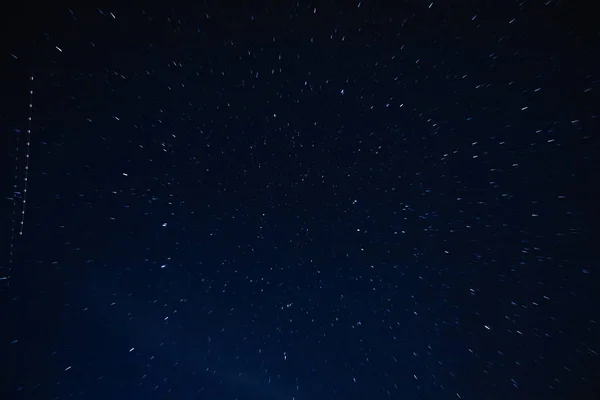 Mléčně-Way hvězdy na temné noční obloze. — Stock fotografie