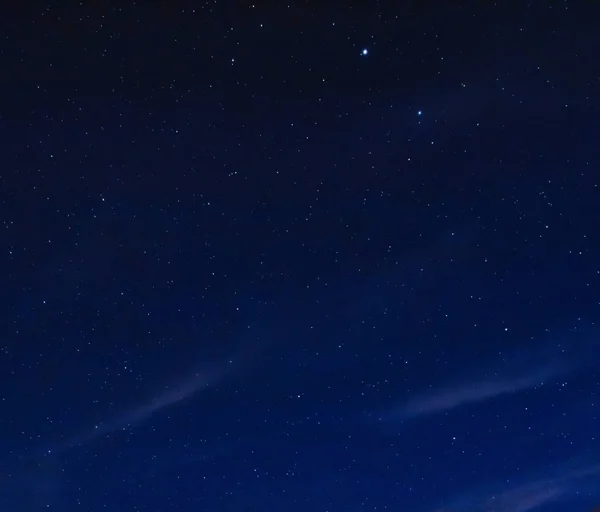Milky Way stjärnor på en mörk natthimmel. — Stockfoto