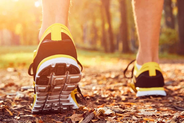 Man with jogging sneakers / shoes in the park. — Stock Photo, Image