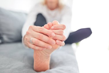 Ayak, eklemler, bacak ve ayak bilekleri ile ilgili sorunlar.