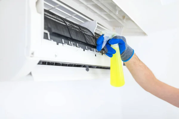 Aircondition Service Maintenance Fixing Unit Cleaning Filters — Stock Photo, Image
