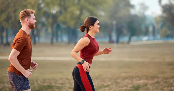 Mujer Moderna Hombre Trotando Haciendo Ejercicio Parque Urbano — Foto de Stock